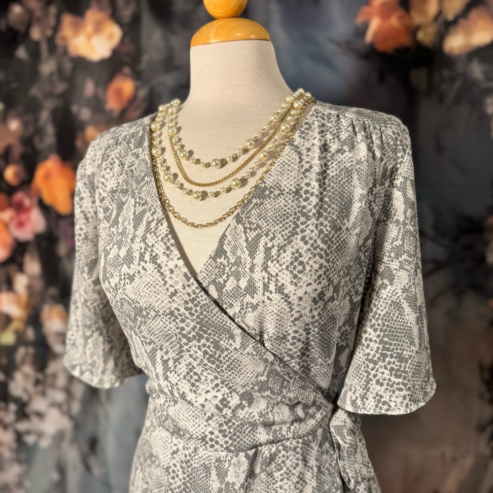 Time and Tru Gray Snakeskin Dress - Picture 3 of 13